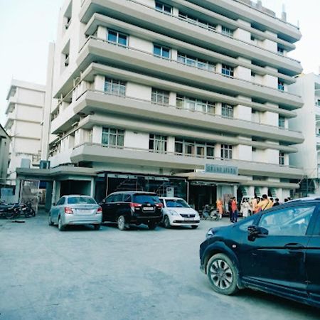 Hotel Shane Avadh , Ayodhya Zewnętrze zdjęcie